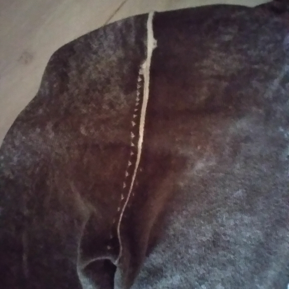 Sweater with hood - Picture 6 of 14